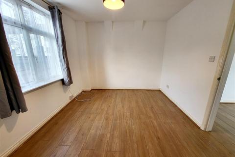 1 bedroom flat to rent, Brompton Lane, strood