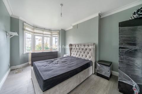 2 bedroom flat to rent, Bellingham Road London SE6