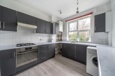 2 bedroom flat to rent, Bellingham Road London SE6