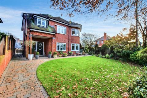 4 bedroom detached house for sale, Oakwell Drive, Ilkeston