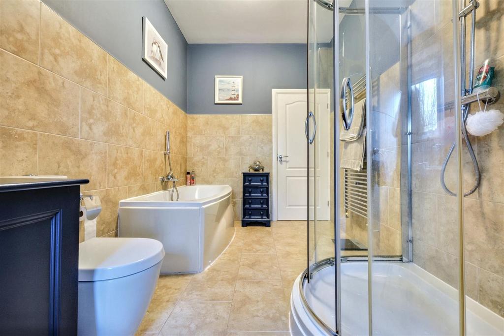 Bathroom 2.jpeg