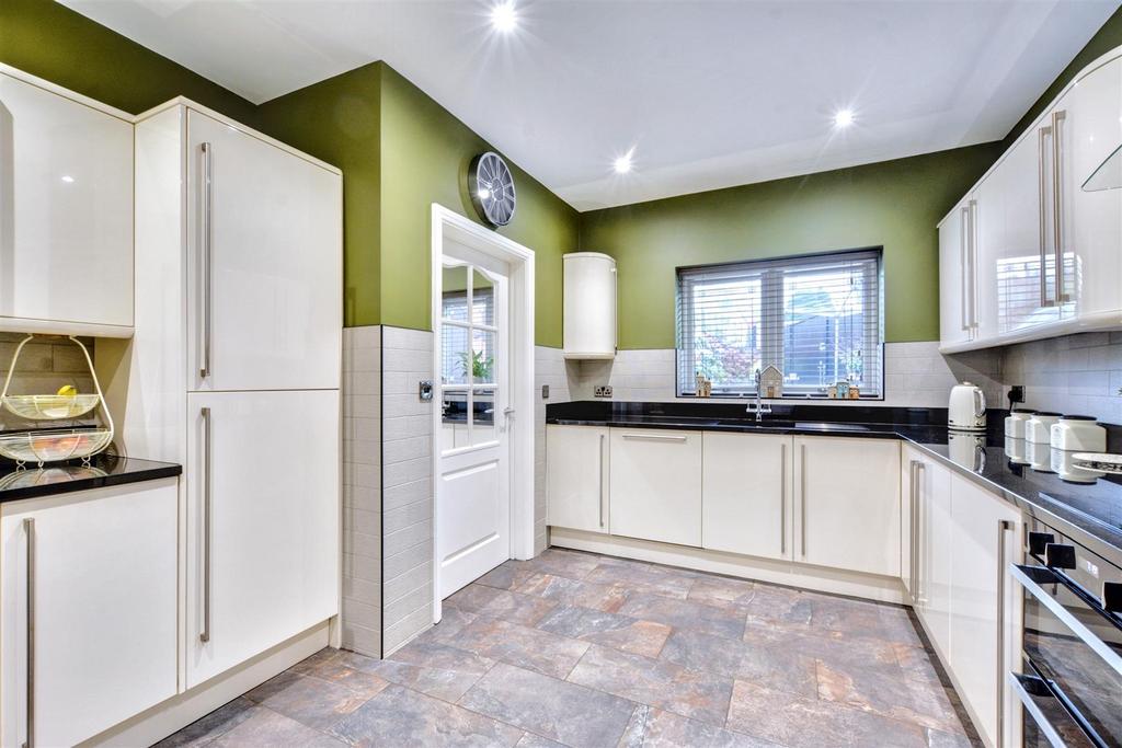Kitchen 1.jpeg