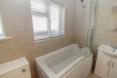 2 bedroom bungalow to rent, Edwards Avenue, Ruislip