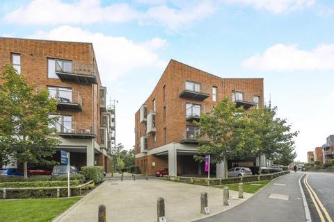 2 bedroom apartment to rent, Walnut Tree Close, Guildford GU1