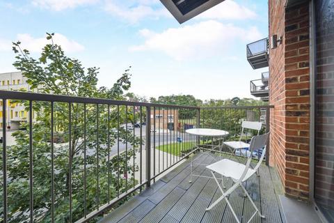 2 bedroom apartment to rent, Wey Corner, Guildford GU1