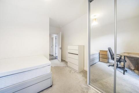 2 bedroom apartment to rent, Wey Corner, Guildford GU1