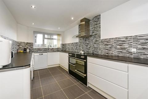 3 bedroom end of terrace house for sale, Oak Close, Overton, Basingstoke