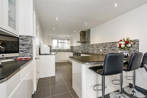 3 bedroom end of terrace house for sale, Oak Close, Overton, Basingstoke