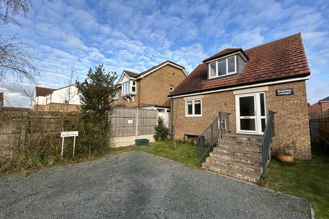 2 bedroom detached bungalow to rent, The Cottage, Bramley Court, Church Road, Paddock Wood, Tonbridge, Kent, TN12 6EU