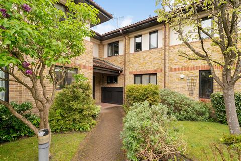 4, Cedar Court The Gables, Oxshott, Leatherhead, KT22 0SD