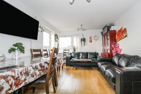 2 bedroom flat for sale, Hainault Street, ILFORD, IG1