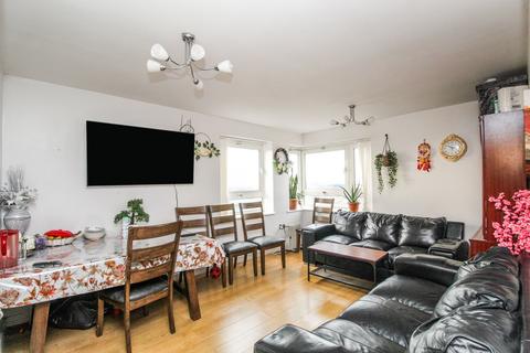 2 bedroom flat for sale, Hainault Street, ILFORD, IG1