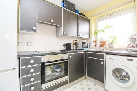 2 bedroom flat for sale, Hainault Street, ILFORD, IG1