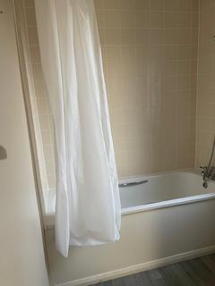 1 bedroom in a flat share to rent, Wrights Green, London SW4