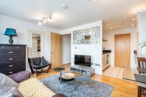 2 bedroom flat to rent, Lombard Road, London SW11