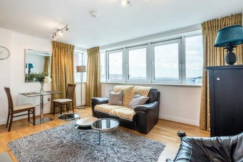 2 bedroom flat to rent, Lombard Road, London SW11