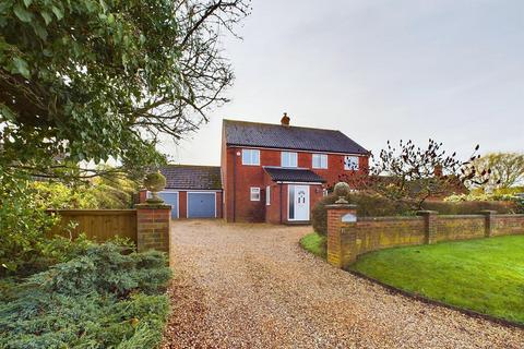 4 bedroom detached house for sale, Norwich Road, Yaxham, Dereham