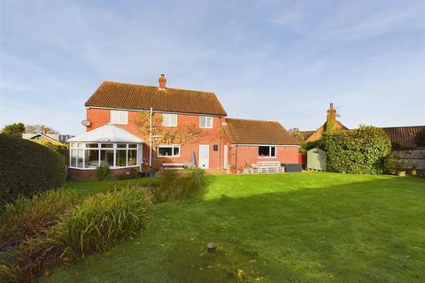 4 bedroom detached house for sale, Norwich Road, Yaxham, Dereham