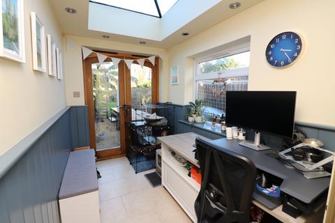 2 bedroom semi-detached house for sale, Wendover Road, Staines-upon-Thames, Surrey, TW18