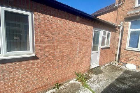 2 bedroom detached house to rent, Nottingham NG7