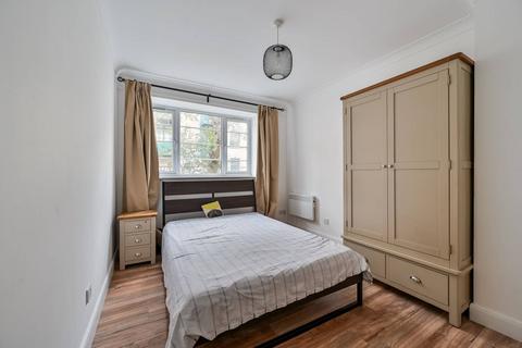 3 bedroom flat to rent, Acorn Walk, Canada Water, London, SE16