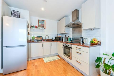 2 bedroom flat to rent, Holloway Road, Holloway, London, N7