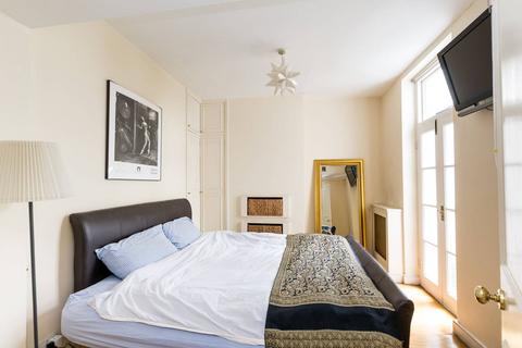 2 bedroom flat for sale, The Garden Flat, Winchester Street, Pimlico, London, SW1V