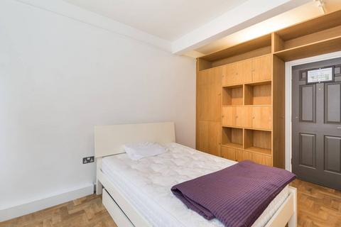 Studio to rent, Udall Street, Westminster, London, SW1P