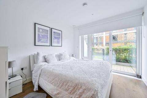 3 bedroom flat to rent, Duke of Wellington Avenue, Woolwich Riverside, London, SE18