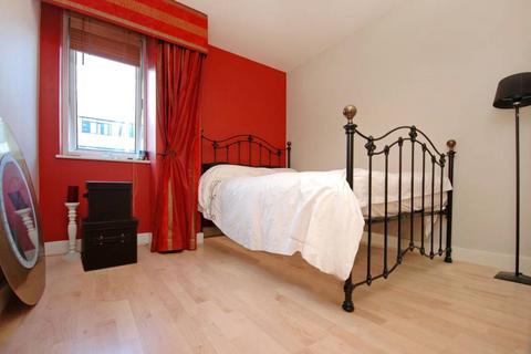 1 bedroom flat to rent, Commercial Road, Spitalfields, London, E1