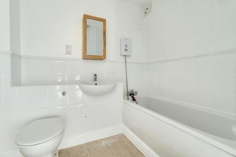 1 bedroom flat to rent, Woodfield Road, Thames Ditton KT7