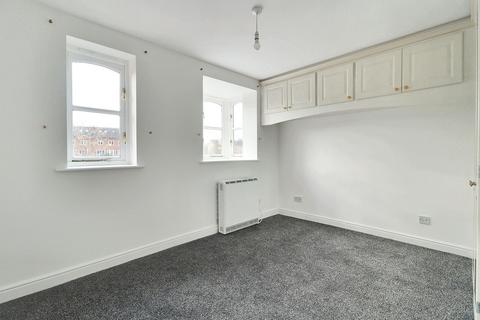 1 bedroom flat to rent, Woodfield Road, Thames Ditton KT7