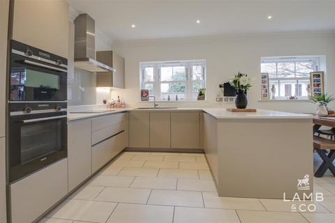 4 bedroom detached house for sale, St. Andrews Close, Clacton-On-Sea CO16