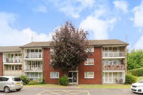 2 bedroom flat to rent, Basinghall Gardens, Sutton, SM2