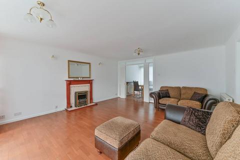 2 bedroom flat to rent, Basinghall Gardens, Sutton, SM2