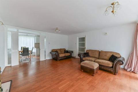 2 bedroom flat to rent, Basinghall Gardens, Sutton, SM2