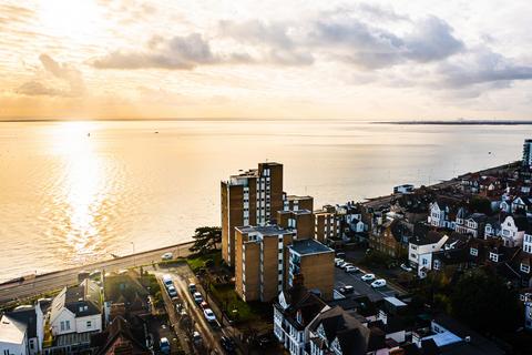 2 bedroom apartment for sale, Overcliff, Westcliff-on-sea, SS0