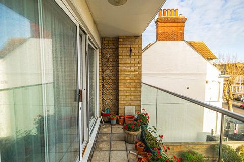 2 bedroom apartment for sale, Overcliff, Westcliff-on-sea, SS0