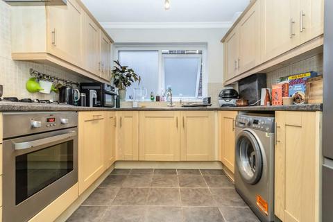 2 bedroom flat to rent, Adelaide Road, Surbiton KT6