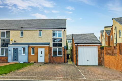 3 bedroom end of terrace house to rent, Bowden Close, Newcastle Upon Tyne