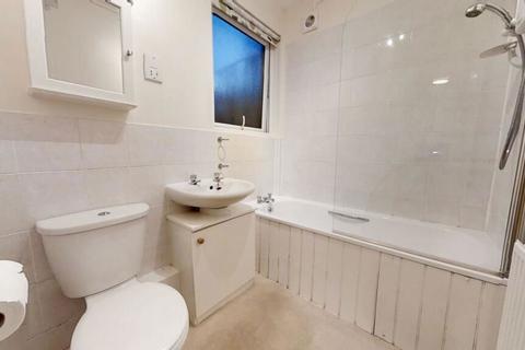 2 bedroom flat for sale, Oathall Road, Haywards Heath, West Sussex, RH16 3DZ