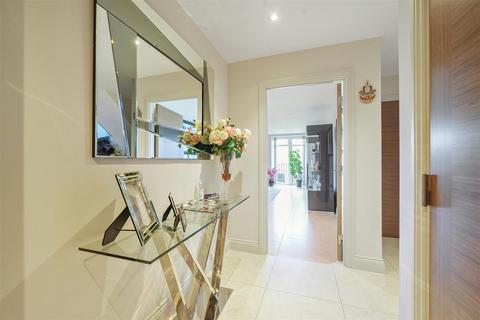 2 bedroom apartment for sale, Marlborough Drive, Bushey WD23