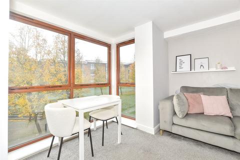 1 bedroom flat for sale, Commonwealth Drive, Three Bridges, Crawley, West Sussex