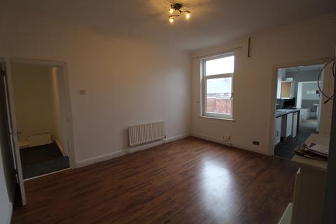 3 bedroom flat to rent, Wharton Street, South Shields NE33