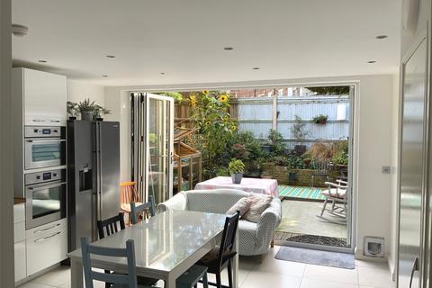 4 bedroom end of terrace house for sale, Meadow Place, Edensor Road, London