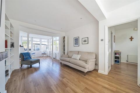 122 Cardinal Avenue, Kingston Upon Thames, KT2 5SA