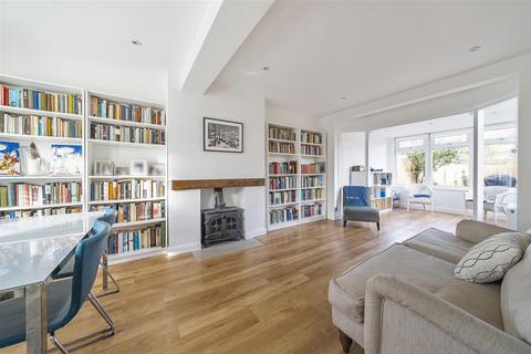 122 Cardinal Avenue, Kingston Upon Thames, KT2 5SA