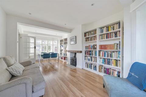 122 Cardinal Avenue, Kingston Upon Thames, KT2 5SA