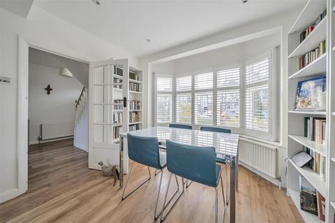 122 Cardinal Avenue, Kingston Upon Thames, KT2 5SA