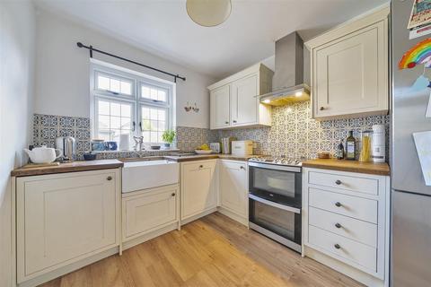 122 Cardinal Avenue, Kingston Upon Thames, KT2 5SA